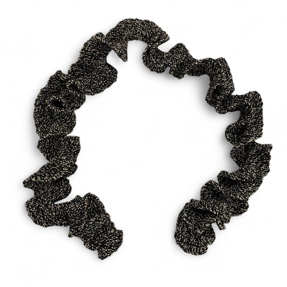 Vintage ruffle spiral accent knit scarf